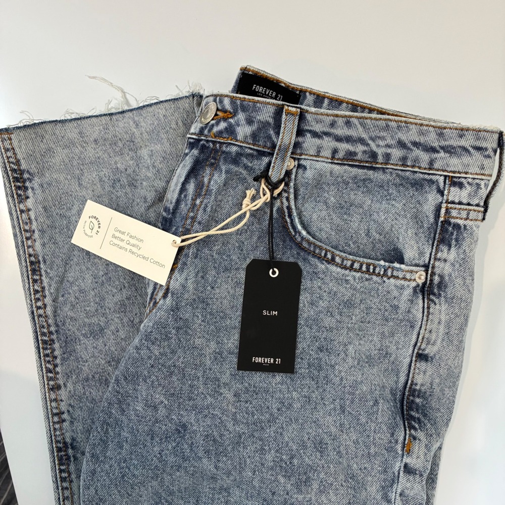 NWT Forever 21 Slim Distressed Acid Wash Jeans Mid Rise Light Blue Denim Size 32